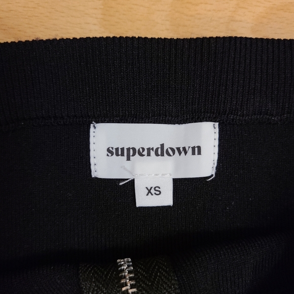 Beautiful Superdown Shaye Cold Shoulder Top off shoulder thick knit top size XS - Picture 7 of 8